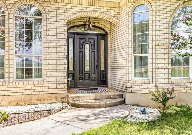 Photo 3 of Single family home for sale at 306 Kerry Ln, Floresville, TX 78114 | MLS# 5607359 | Listing updated on 2026-10-07