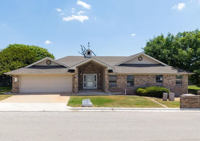 Photo 1 of Single family home for sale at 1204 Applewood Dr E, Burnet, TX 78611 | MLS# 4589425 | Listing updated on 2026-08-09