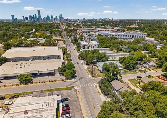 17th image of 3304 E 5th St #B, Austin, TX 78702 | MLS# 6006975