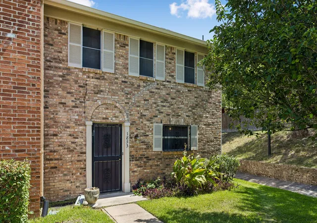 1st image of 1853 Coronado Hills Dr, Austin, TX 78752 | MLS# 1151003