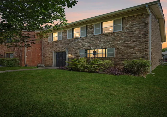 2nd image of 1853 Coronado Hills Dr, Austin, TX 78752 | MLS# 1151003