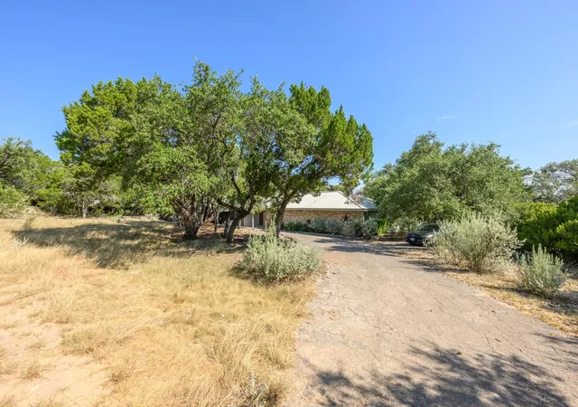 Photo 3 of Sale Pending at 517 Dragon, Lakeway, TX 78734 | MLS# 3685546 | Listing updated on 2026-08-24