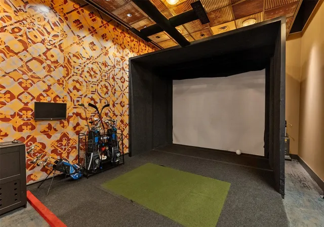 2nd image of 555 E 5Th St, Austin, TX 78701