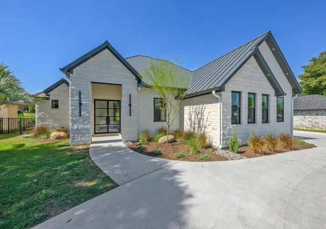 Photo 1 of Single family home for sale at 114 Meadowlakes Dr, Meadowlakes, TX 78654 | MLS# 8302686 | Listing updated on 2026-10-29