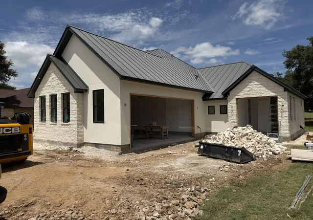 2nd image of 114 Meadowlakes Dr, Meadowlakes, TX 78654 | MLS# 8302686