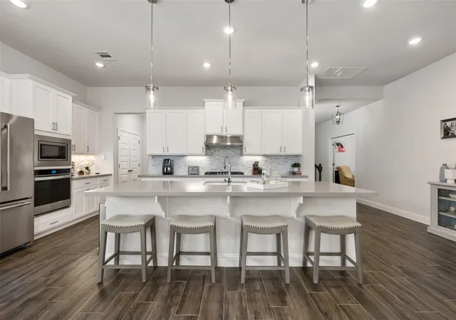 Photo 2 of Sale Pending at 7116 Jument Dr, Austin, TX 78738 | MLS# 9387104 | Listing updated on 2026-09-16