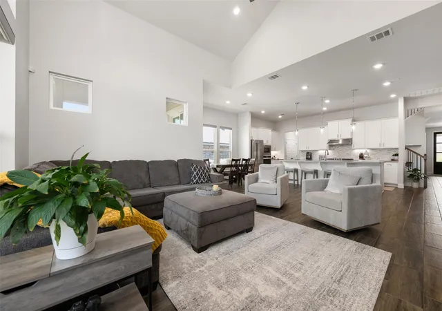 Photo 3 of Sale Pending at 7116 Jument Dr, Austin, TX 78738 | MLS# 9387104 | Listing updated on 2026-09-16