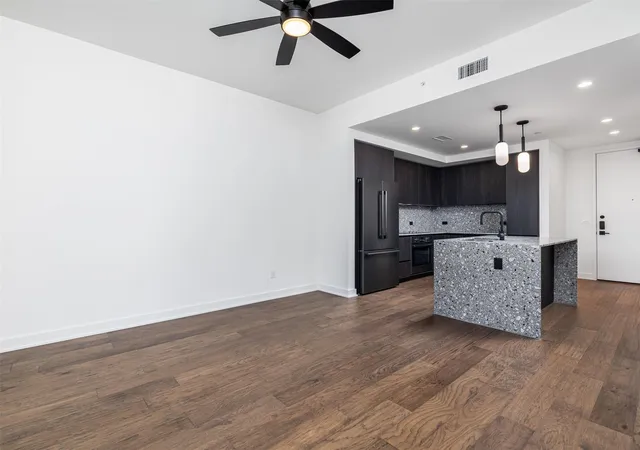 3rd image of 84 East Ave #3102, Austin, TX 78701 | MLS# 5418891