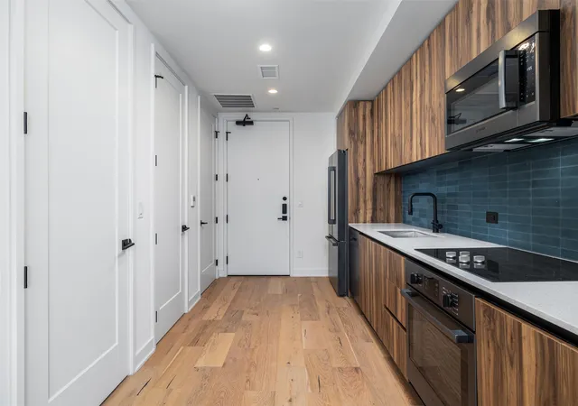 3rd image of 84 East Ave #3308, Austin, TX 78701 | MLS# 7261031