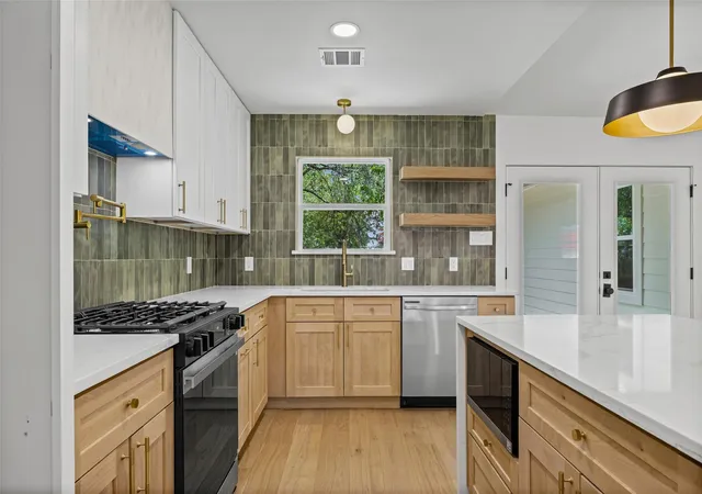 Photo 1 of Sale Pending at 6807 Roanoke Dr, Austin, TX 78723 | MLS# 5793670 | Listing updated on 2026-10-06