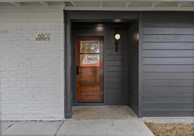 Photo 2 of Sale Pending at 6807 Roanoke Dr, Austin, TX 78723 | MLS# 5793670 | Listing updated on 2026-10-06