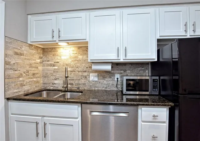 Listing Photo 5 - Condo for sale in building located at 4209 Burnet Rd, Austin, TX 78756 - Unit #101