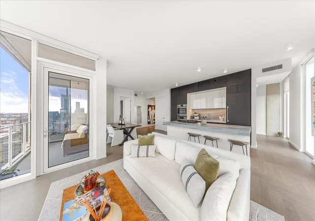 3rd image of 313 W 17Th St #2405, Austin, TX 78701 | MLS# 1983544