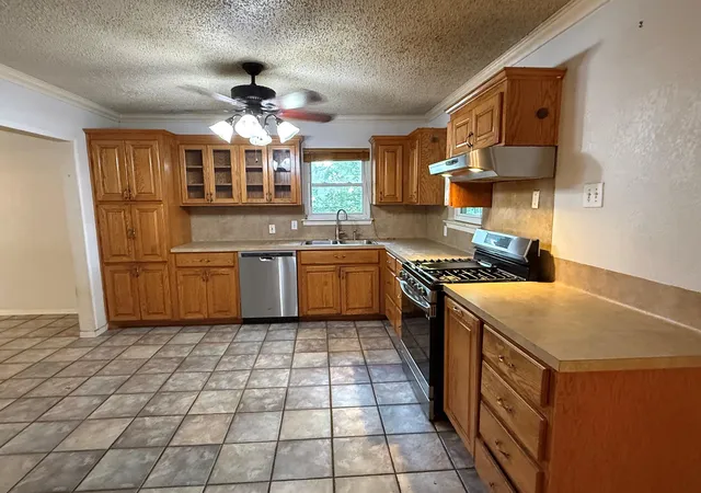 Photo 3 of Sale Pending at 1402 Garden St, Austin, TX 78702 | MLS# 7937936 | Listing updated on 2026-09-29