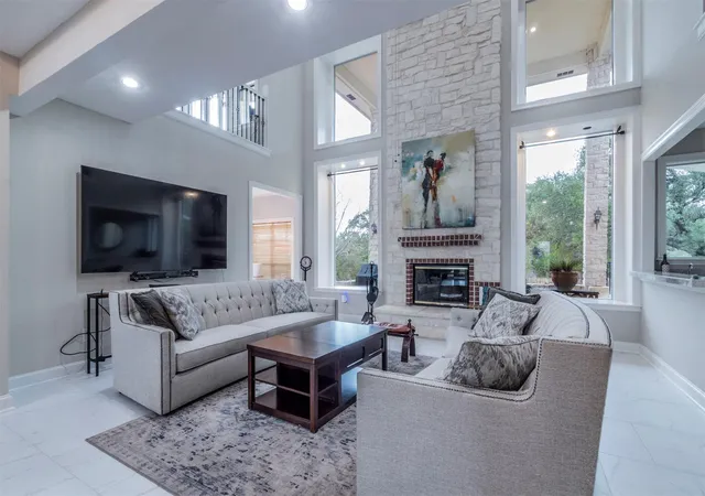 Photo 3 of Single family home for sale at 333 Wesley Rdg, Spicewood, TX 78669 | MLS# 2208146 | Listing updated on 2026-10-09