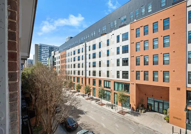 11th image of 501 W 26th St #304, Austin, TX 78705 | MLS# 8055850