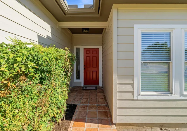 Photo 3 of Single family home for sale at 512 Purple Sage Dr, Round Rock, TX 78681 | MLS# 7641060 | Listing updated on 2026-10-08