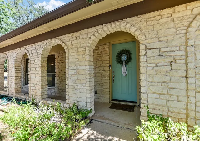 Photo 3 of Single family home for sale at 6920 Scenic Brk Dr, Austin, TX 78736 | MLS# 6071585 | Listing updated on 2026-10-08