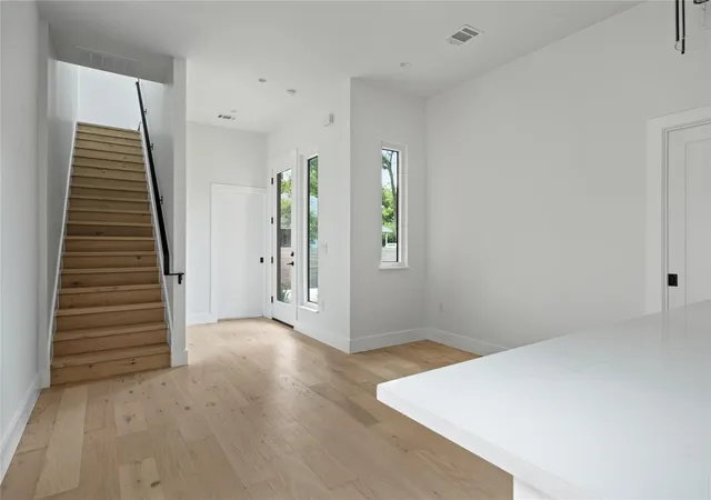 Listing Photo 5 - Condo for sale in building located at 1215 Fort Br Blvd, Austin, TX 78721 - Unit #2