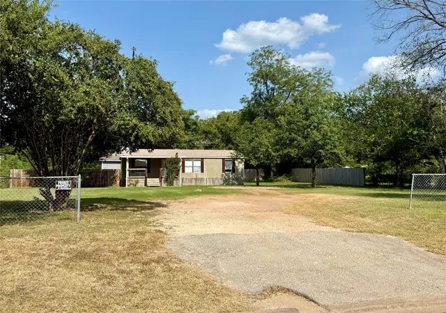 1st image of 2001 Pecan St, Bastrop, TX 78602 | MLS# 4648252