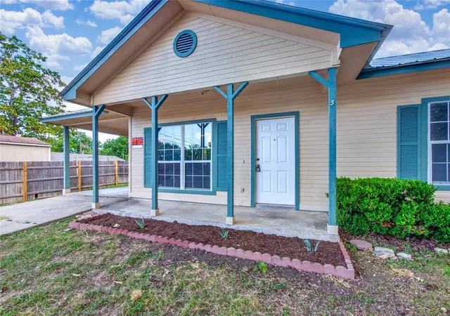 2nd image of 403 Davidson Dr, Taylor, TX 76574 | MLS# 5079643