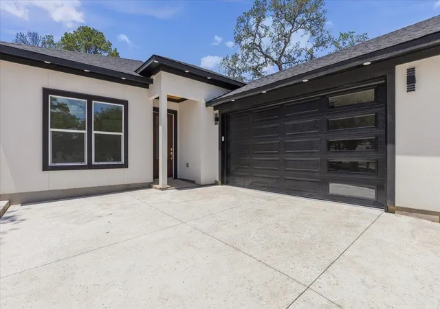 1st image of 112 N Pohakea Dr, Bastrop, TX 78602 | MLS# 4771582