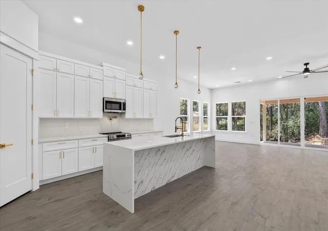 Photo 3 of Single family home for sale at 112 N Pohakea Dr, Bastrop, TX 78602 | MLS# 4771582 | Listing updated on 2026-09-15