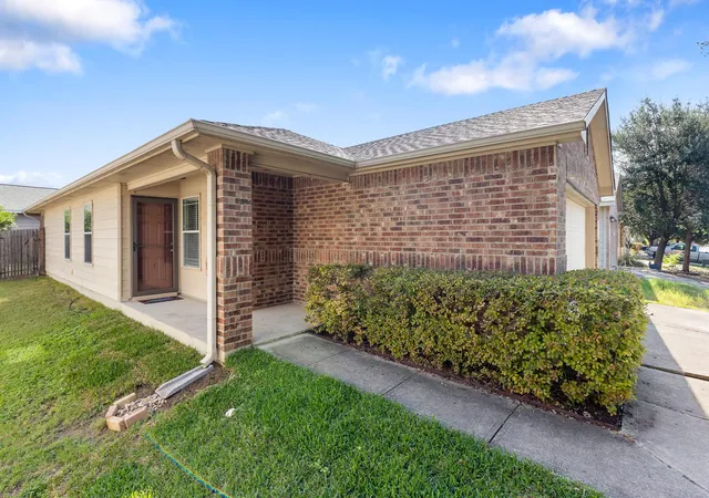 Photo 3 of Single family home for sale at 148 Grazing Horse Ln, Manchaca, TX 78652 | MLS# 9545584 | Listing updated on 2026-09-16