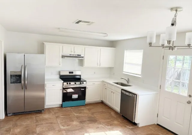 Photo 4 of Single family home for sale at 2805 Tyler Ln, Taylor, TX 76574 | MLS# 9169390 | Listing updated on 2026-09-23