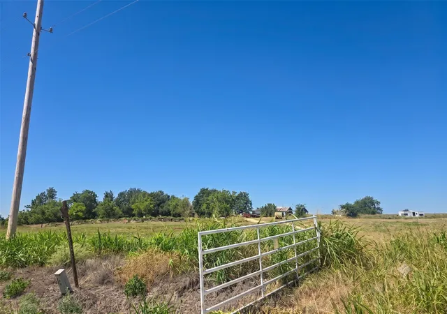 3rd image of 1650 County Road 421, Taylor, TX 76574 | MLS# 2305211