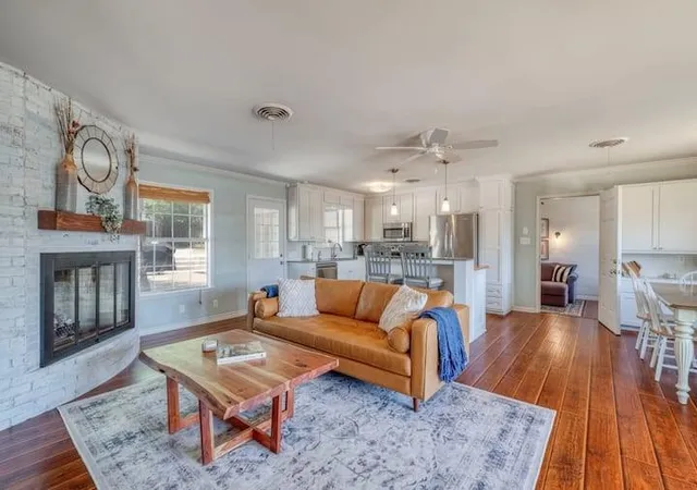 4th image of 1208 Country Club Rd, Georgetown, TX 78628 | MLS# 7944545