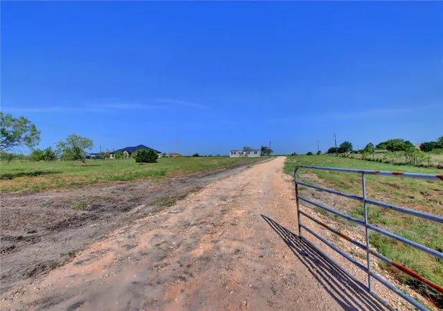 2nd image of 14512 Graef Rd, Creedmoor, TX 78610 | MLS# 2562264