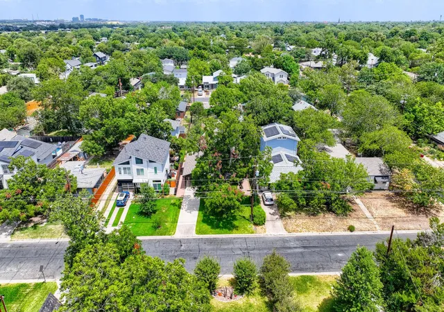 3rd image of 1804 Piedmont Ave, Austin, TX 78757 | MLS# 1055609