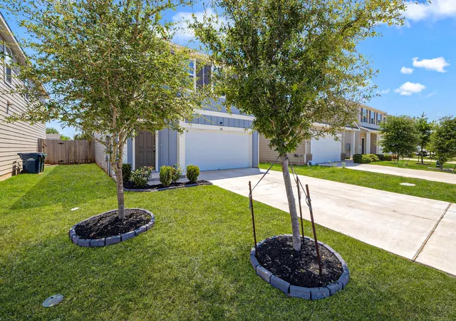 Photo 3 of Single family home for sale at 100 Waterbuck Loop, Hutto, TX 78634 | MLS# 5061787 | Listing updated on 2026-09-28