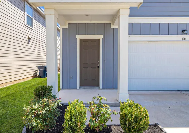 Photo 4 of Single family home for sale at 100 Waterbuck Loop, Hutto, TX 78634 | MLS# 5061787 | Listing updated on 2026-09-28