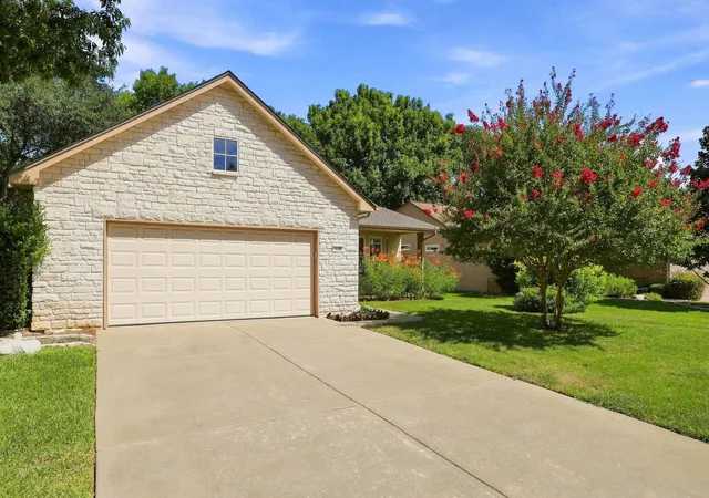 2nd image of 118 Bass St, Georgetown, TX 78633 | MLS# 5715685