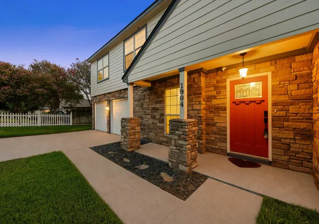 3rd image of 1904 Oakridge Dr, Round Rock, TX 78681 | MLS# 9621819