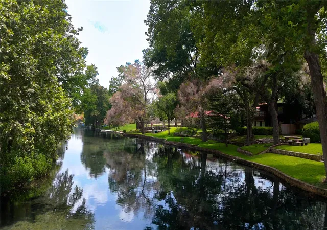3rd image of 436 Lakeview Blvd, New Braunfels, TX 78130 | MLS# 4792600