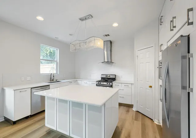 Photo 4 of Single family home for sale at 280 Middle Crk, Buda, TX 78610 | MLS# 1798508 | Listing updated on 2026-09-23