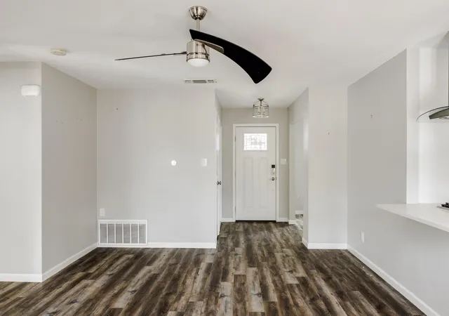 Photo 4 of Single family home for sale at 6101 London Dr, Austin, TX 78745 | MLS# 2218253 | Listing updated on 2026-10-28