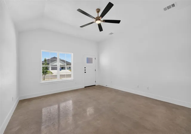 Photo 3 of House for sale at 105 Leon Ln, Copperas Cove, TX 76522 | MLS# 5692883 | Listing updated on 2026-10-20