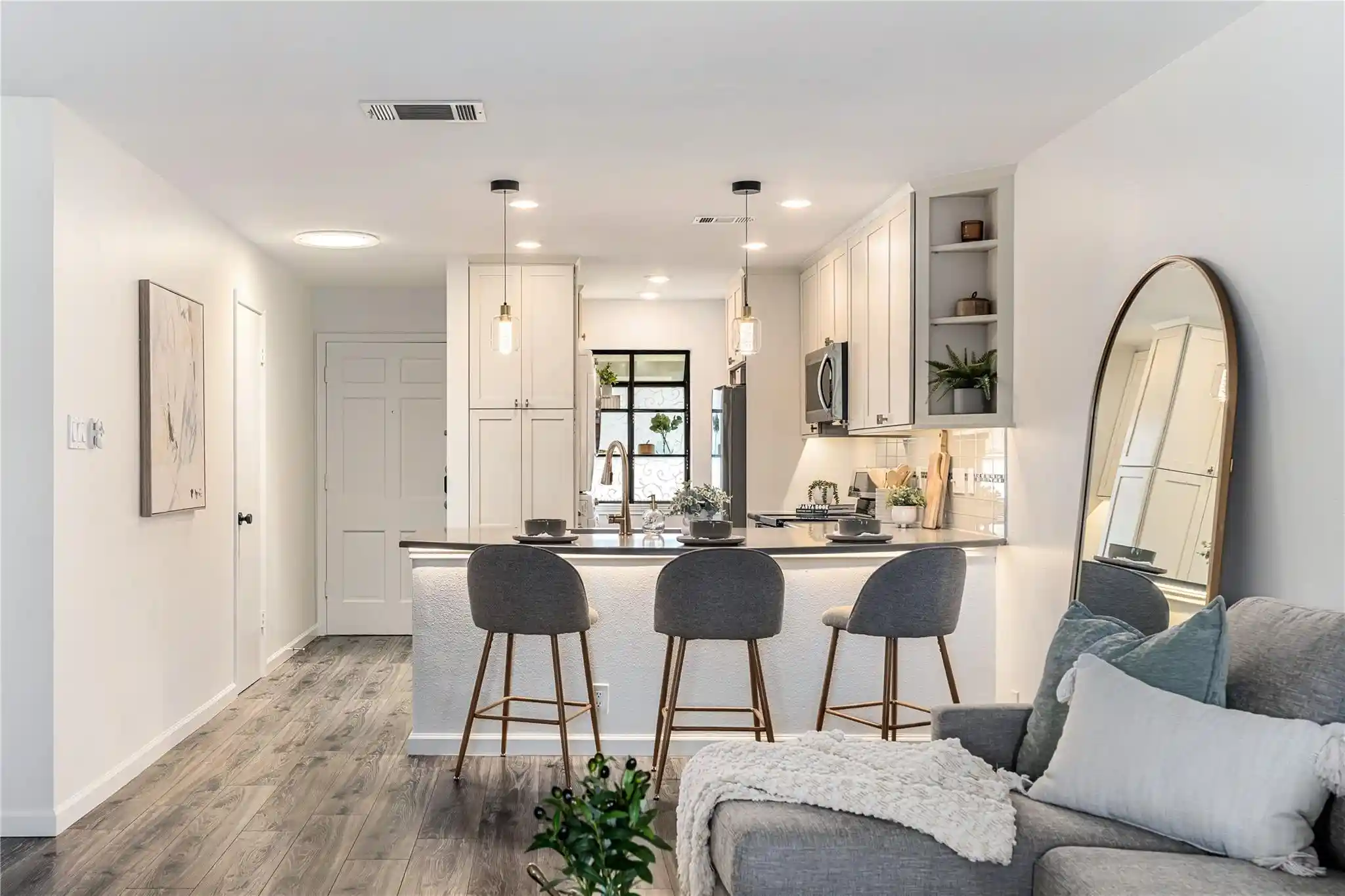 Listing Photo 2 - Condo for sale in 2215 Post Rd located at 2215 Post Rd, Austin, TX 78704 - Unit #2084