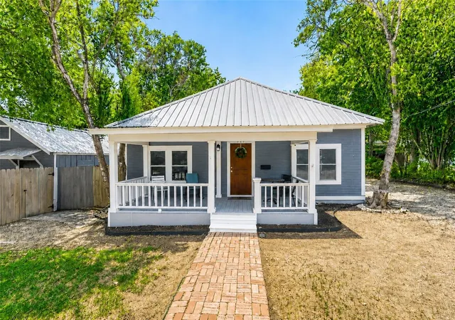 Photo 1 of Single family home for sale at 217 N Bishop St, San Marcos, TX 78666 | MLS# 8094828 | Listing updated on 2026-08-13