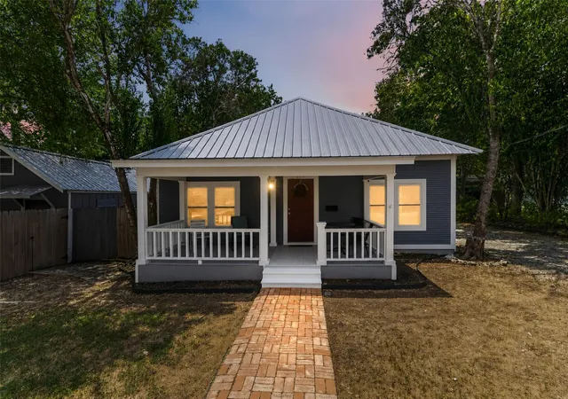Photo 2 of Single family home for sale at 217 N Bishop St, San Marcos, TX 78666 | MLS# 8094828 | Listing updated on 2026-08-13