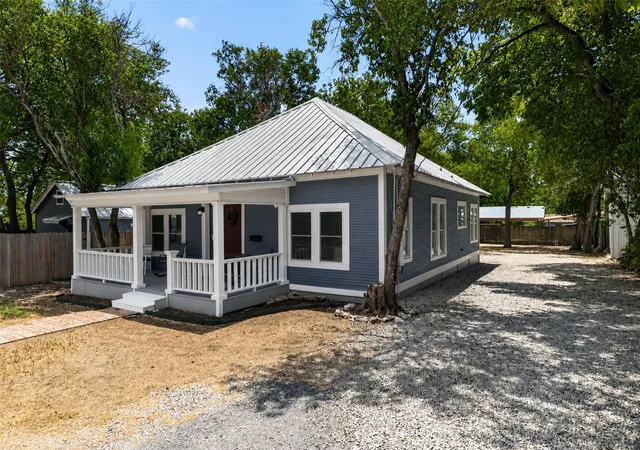 Photo 3 of Single family home for sale at 217 N Bishop St, San Marcos, TX 78666 | MLS# 8094828 | Listing updated on 2026-08-13