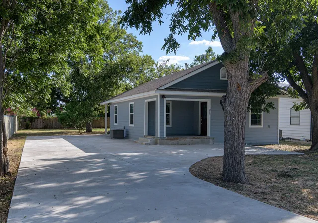 Photo 1 of Single family home for sale at 219 E Davilla St, Bartlett, TX 76511 | MLS# 2455165 | Listing updated on 2026-10-07