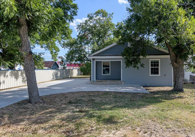 Photo 2 of Single family home for sale at 219 E Davilla St, Bartlett, TX 76511 | MLS# 2455165 | Listing updated on 2026-10-07