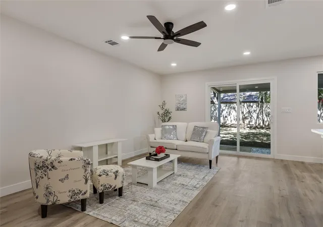 Photo 4 of Single family home for sale at 2333 Aldford Dr, Austin, TX 78745 | MLS# 9246291 | Listing updated on 2026-09-30