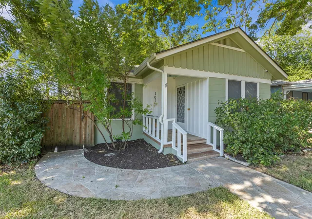 Photo 2 of Single family home for sale at 1011 E 45th Street, Austin, TX 78751 | MLS# 4377683 | Listing updated on 2026-09-27
