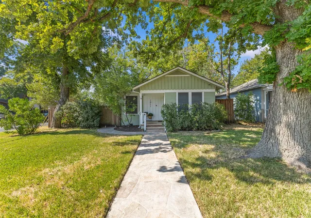 Photo 3 of Single family home for sale at 1011 E 45th Street, Austin, TX 78751 | MLS# 4377683 | Listing updated on 2026-09-27